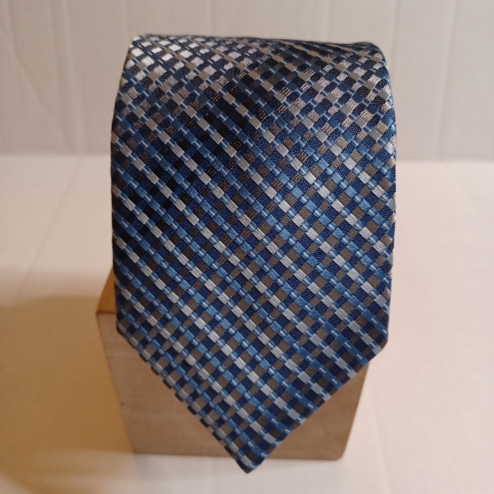 Men's Bespoke Blue Checkered 100%Silk Tie. - Picture 1 of 10